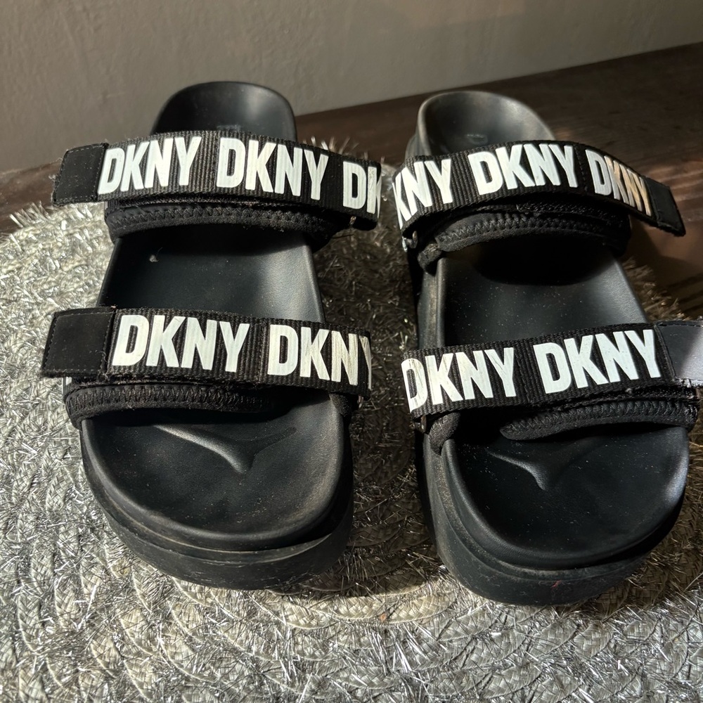 DKNY platform slides - Picture 5 of 5